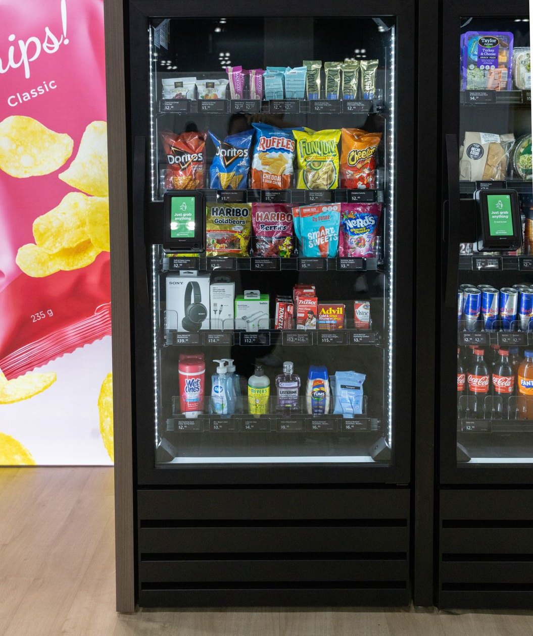 Smart store with digital signage topper