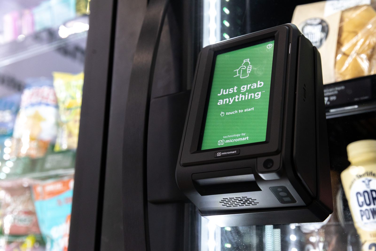 Touchscreen card reader on the smart store